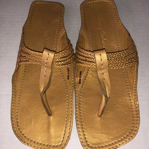 Tommy Bahama Flat Leather Sandals Square Toe Sz 7B